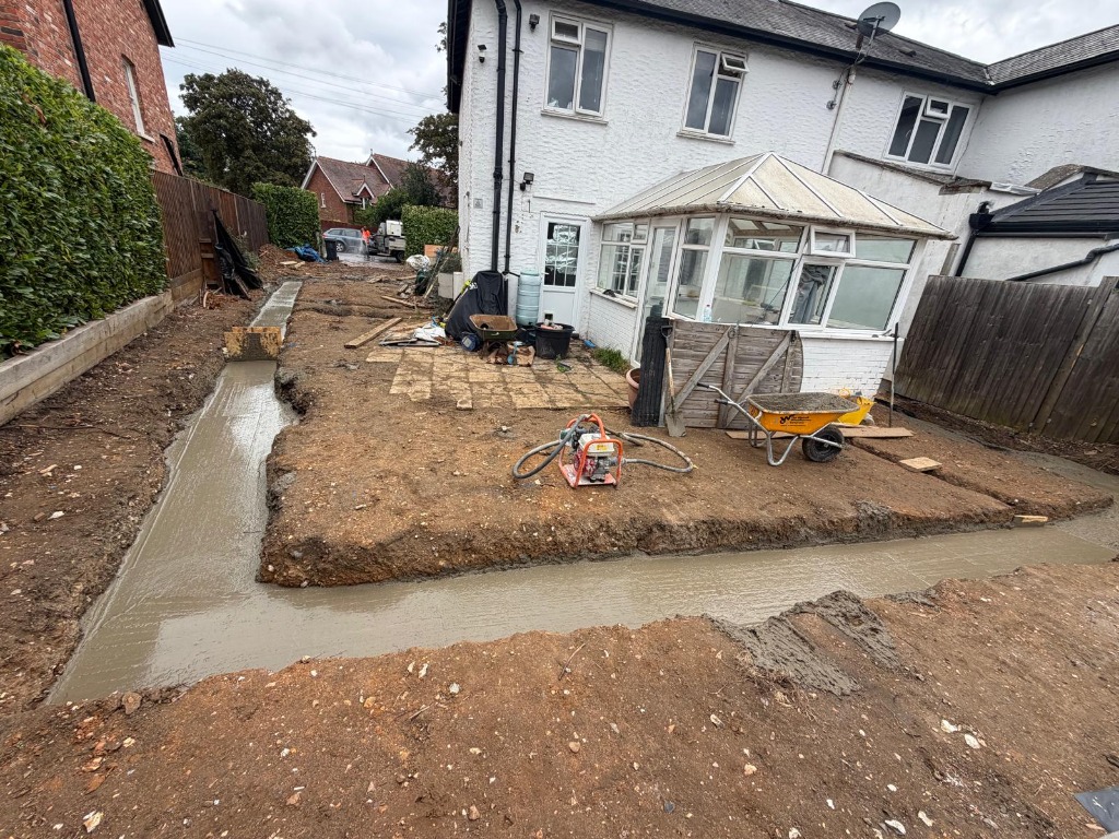 Richmond upon Thames Ready Mix Concrete Pouring on Site